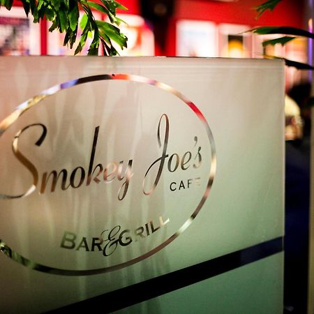 Ramada By Wyndham Hervey Bay Exterior foto Smokey Joe's
