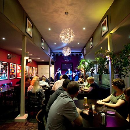 Ramada By Wyndham Hervey Bay Restaurante foto The interior of the restaurant