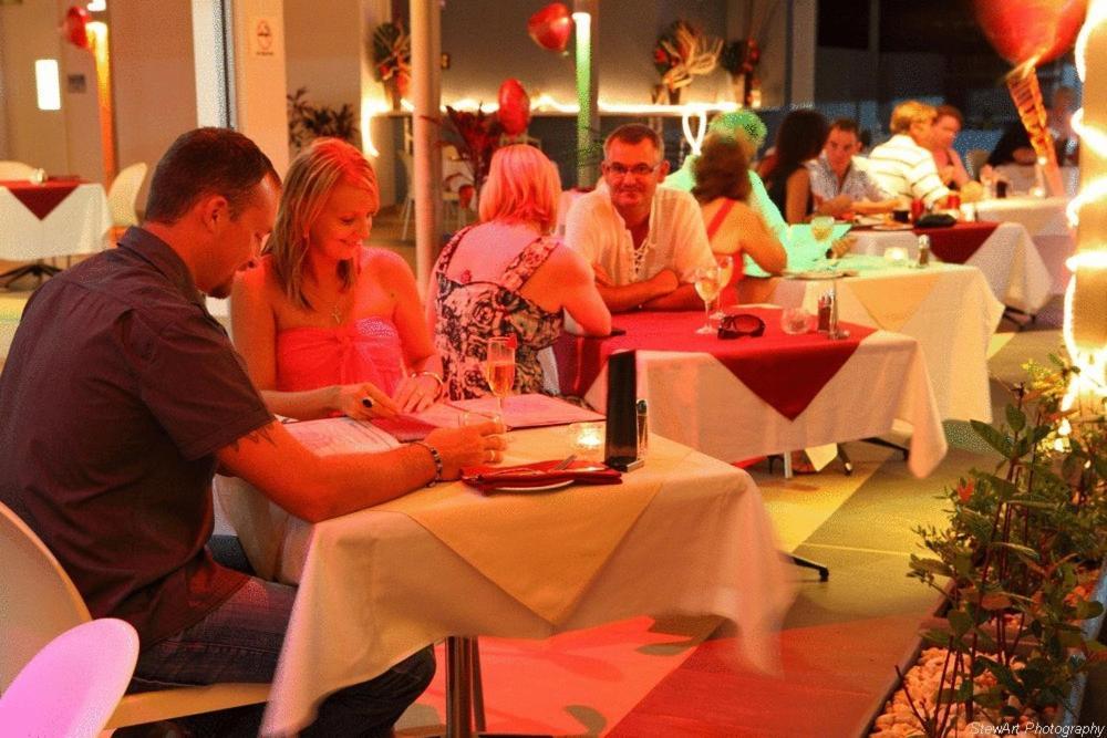 Ramada By Wyndham Hervey Bay Exterior foto A restaurant in Croatia