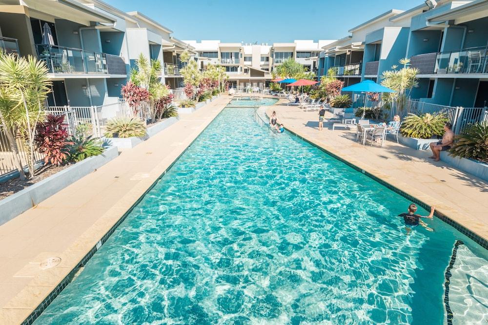 Ramada By Wyndham Hervey Bay Exterior foto The pool at the Mantra on Mooloolaba