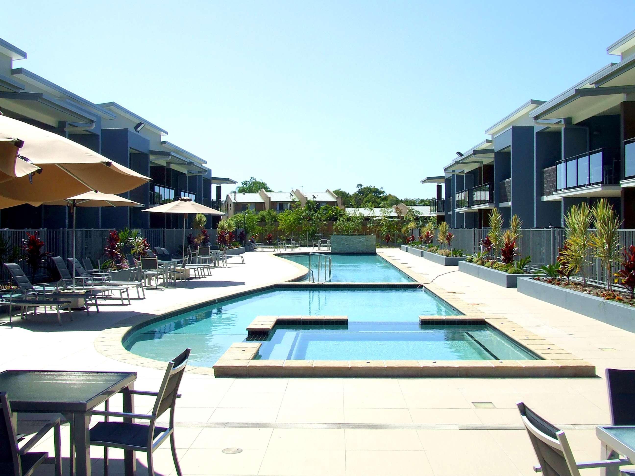 Ramada By Wyndham Hervey Bay Exterior foto The pool at the Mantra on Saltwater Island