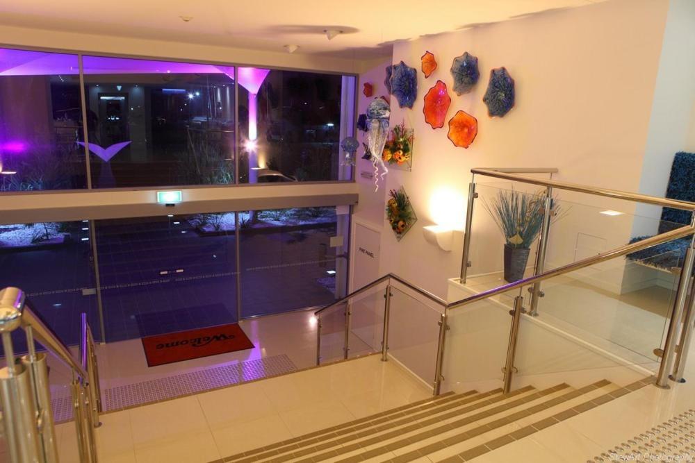 Ramada By Wyndham Hervey Bay Interior foto The staircase at the hotel