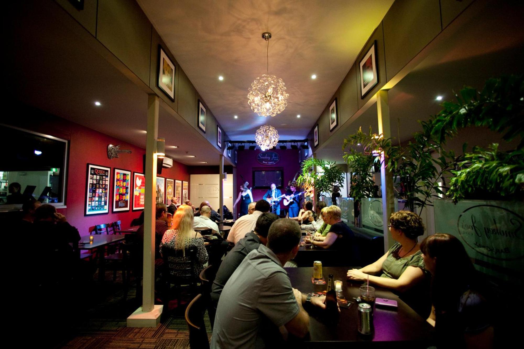 Ramada By Wyndham Hervey Bay Restaurante foto The interior of the restaurant