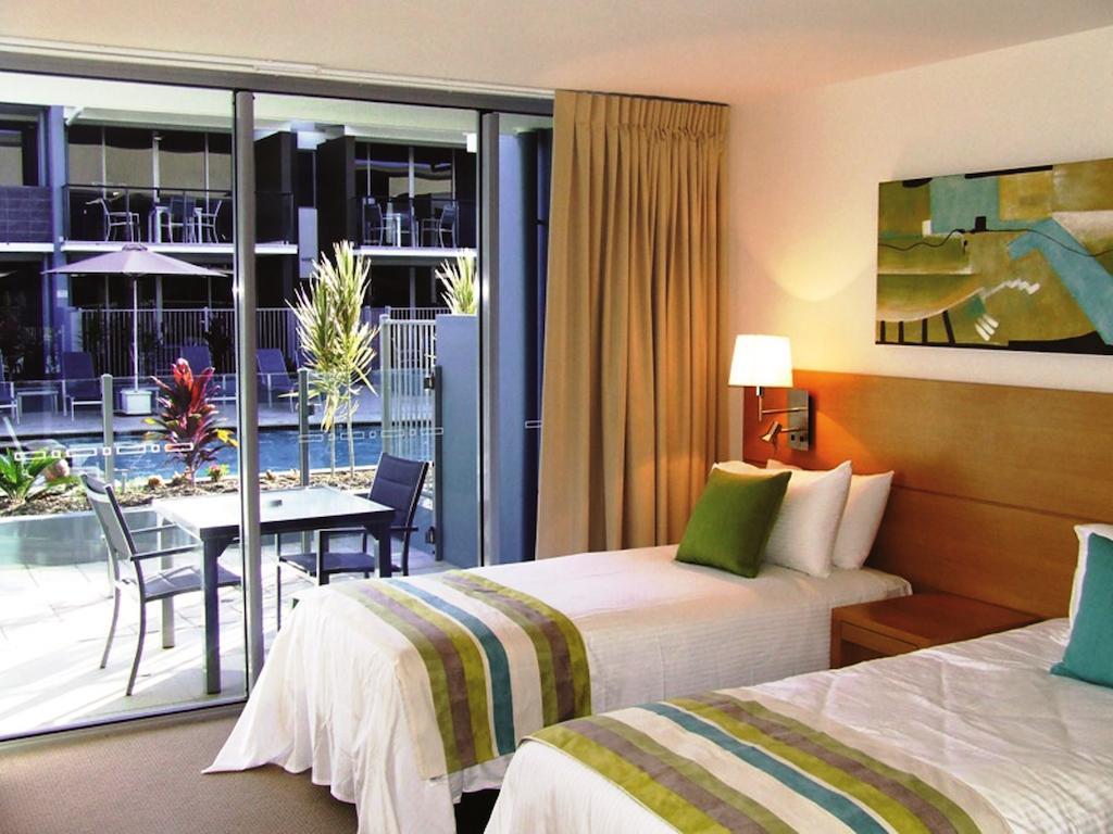 Ramada By Wyndham Hervey Bay Exterior foto A room at the Mantra Crown Towers