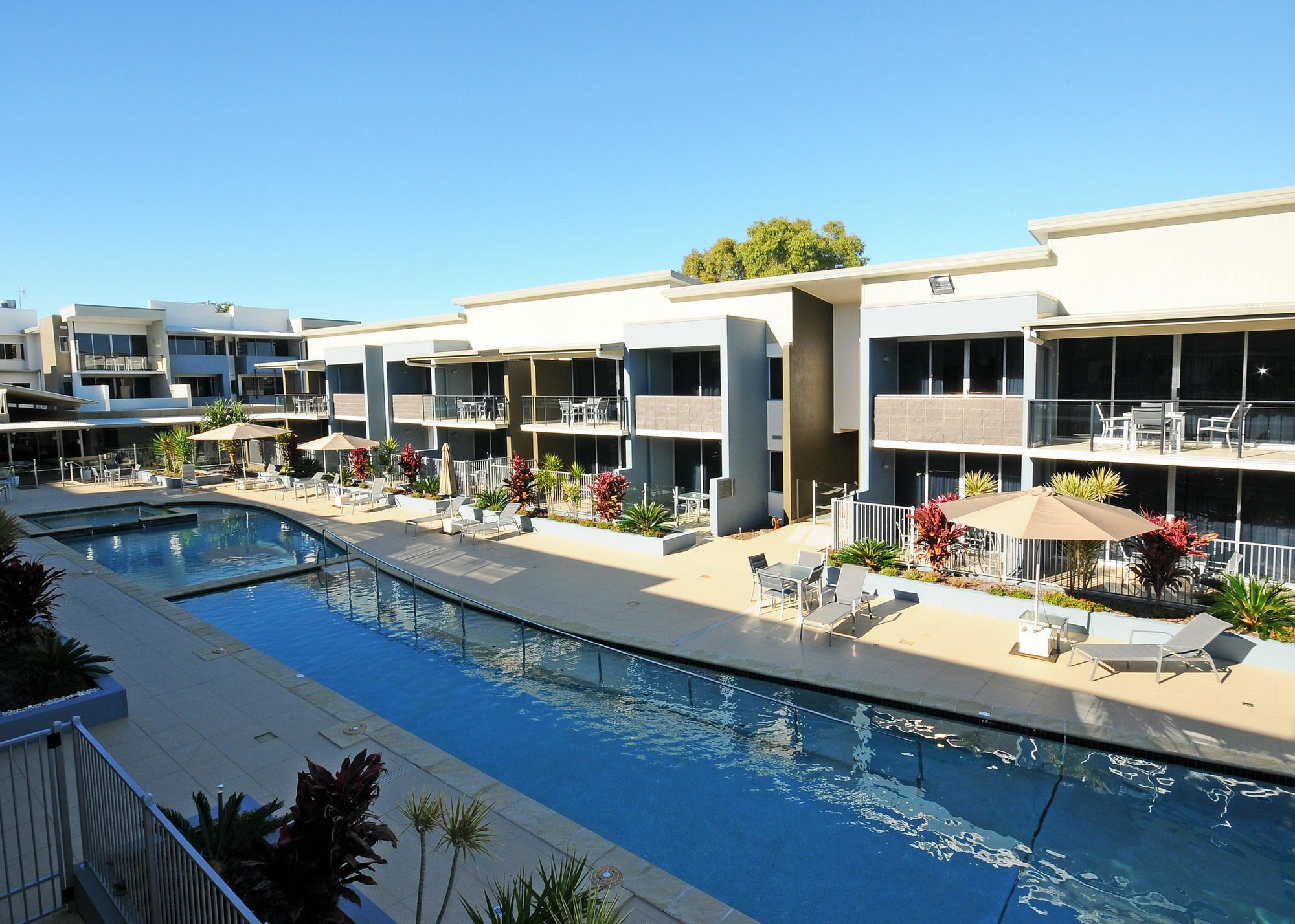 Ramada By Wyndham Hervey Bay Exterior foto The pool at the Mantra on Mooloolaba